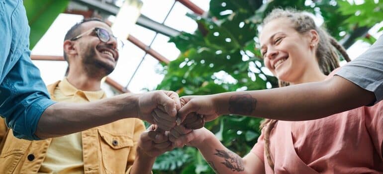 Partnership is one of the benefits of influencer marketing.