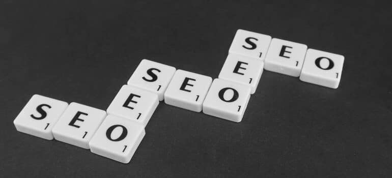 Black and white dice spelling out SEO.